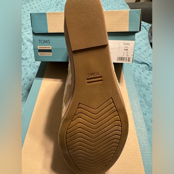 *NIB* TOMS Kallie Cow Print Wedge - Picture 3 of 4